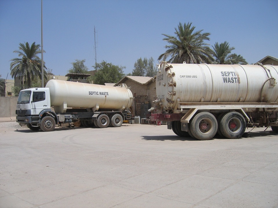 https://pixabay.com/photos/truck-iraq-water-sand-1023450/