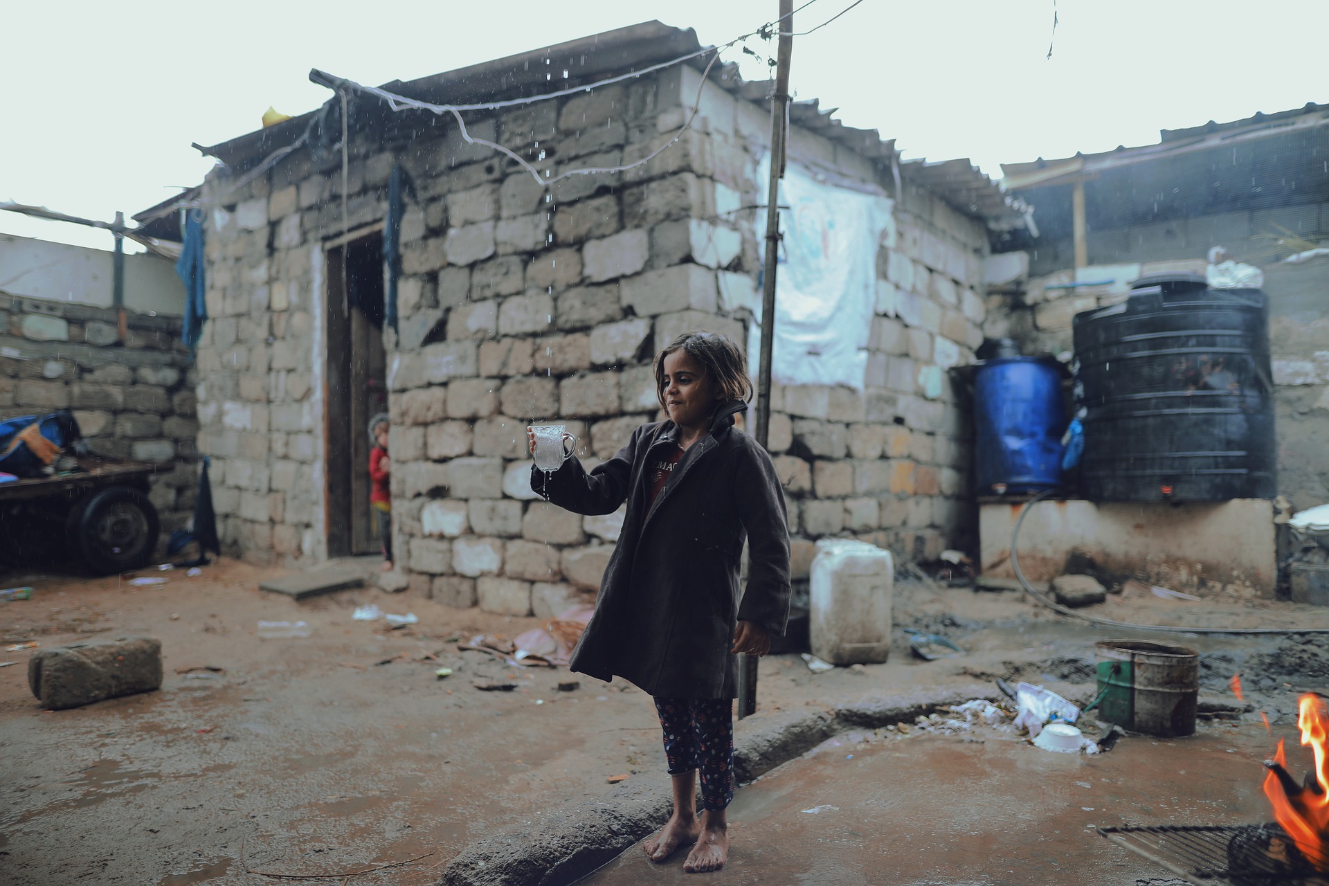 girl gaza water crisis