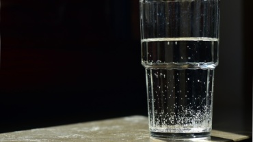 https://pixabay.com/photos/water-glass-drink-liquid-wet-3708190/