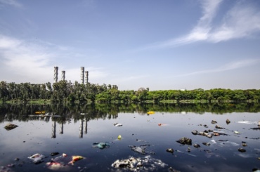 https://pixabay.com/photos/contamination-water-pollution-lake-4286704/